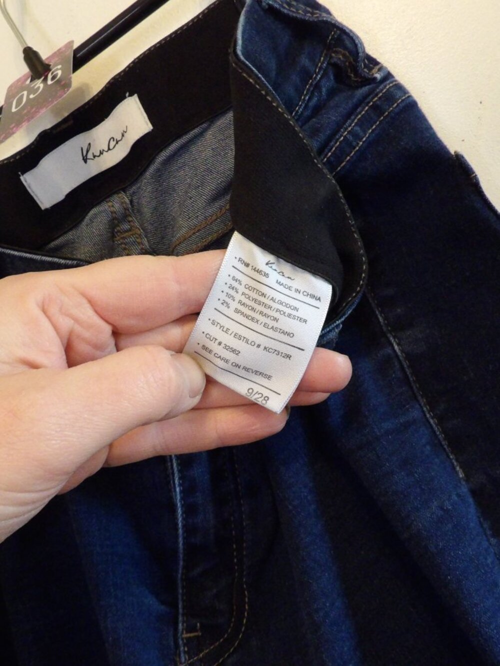 KanCan, dark washed Skinny Jeans (Women's 9/28) - Picture 6 of 6